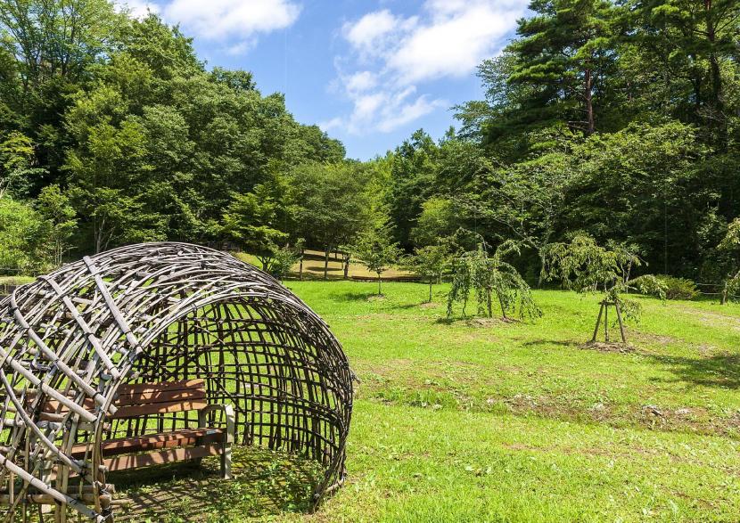 地域の皆さんによる手作りベンチ