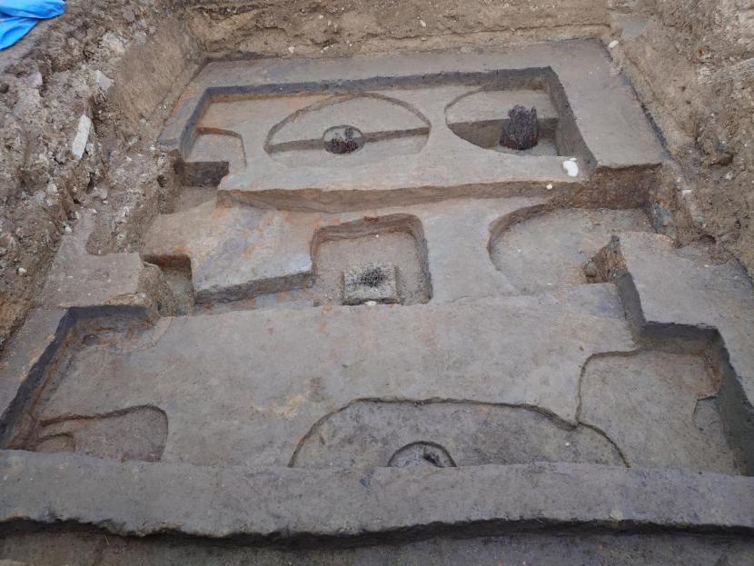 本年度調査の様子（官衙の外郭南門）