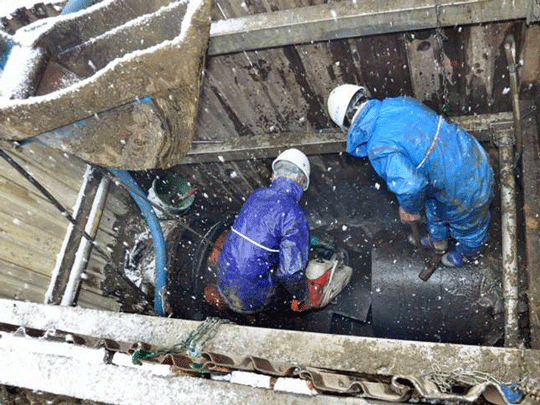 破損した水道管の復旧工事