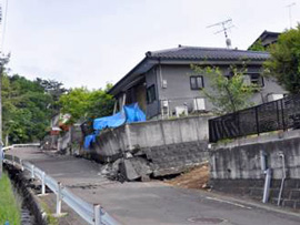 青葉区折立の宅地被害/5月31日撮影1