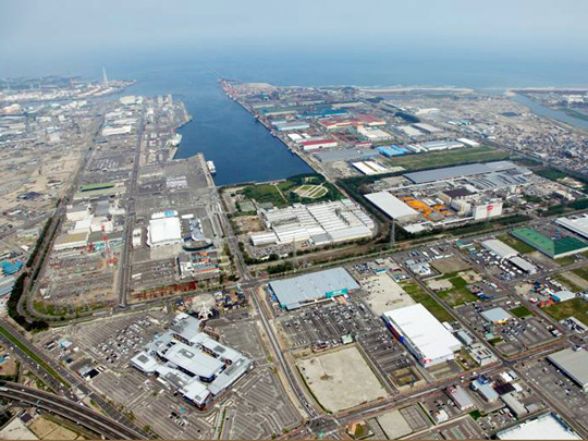 〈三井アウトレットモール仙台港（写真左下）は6月25日の営業再開を目指す〉