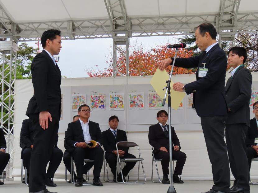 重環オペレーション株式会社様へ感謝状贈呈2