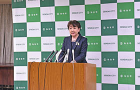 市長が会見する様子1