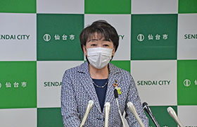 市長が会見する様子3