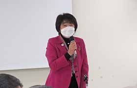 あいさつする市長