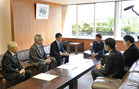 三師会の代表と懇談する市長