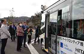 視察をする市長