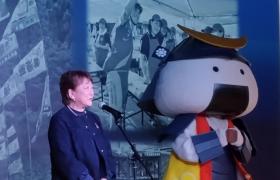 あいさつする市長