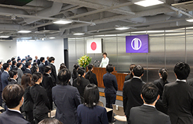 あいさつする市長