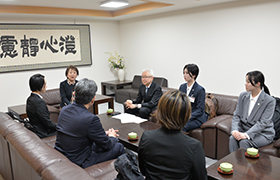 懇談する市長