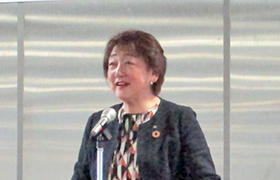 あいさつする市長1