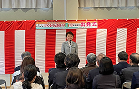あいさつする市長