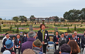 あいさつする市長