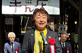 あいさつする市長