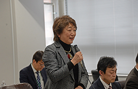 あいさつする市長