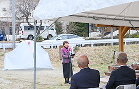 あいさつする市長