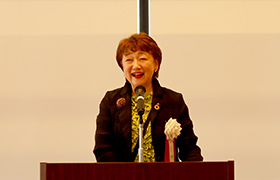 挨拶する市長