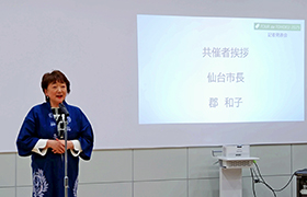 市長が挨拶する様子