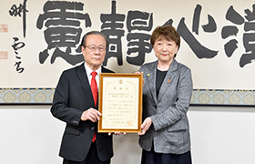 贈呈の様子