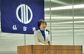 1008あいさつする市長