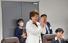 10173あいさつする市長