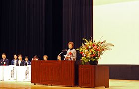 11101あいさつする市長