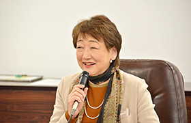 0123あいさつする市長