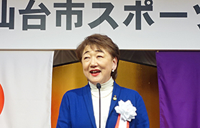 0204スポーツ賞表彰式あいさつする市長