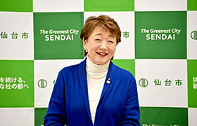 020403表彰式あいさつする市長