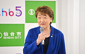 02102あいさつする市長