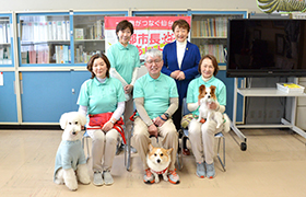 02042ふれあいトーク記念撮影