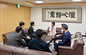 0406懇談の様子（ブラニュー）