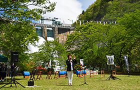 市長があいさつする様子