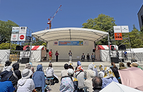 あいさつする市長