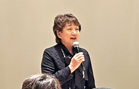 挨拶する市長