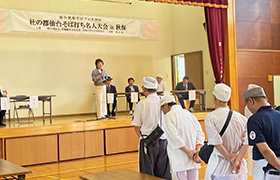 あいさつする市長