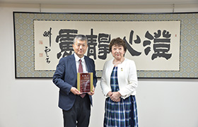 記念撮影　青木秀之氏