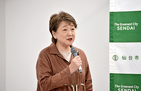 あいさつする市長