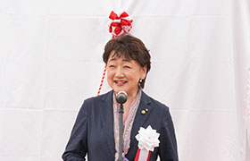 あいさつする市長
