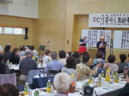 写真：近隣住民と交流できるサロン