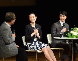 写真：荒川さんと羽生さんのトークショー