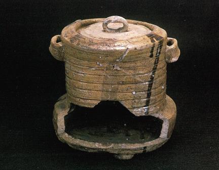 発掘調査で出土した茶道具の水指