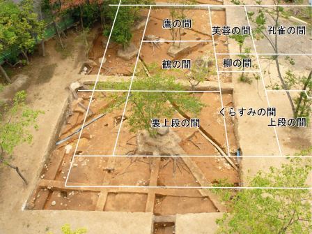 大広間跡南半部の遺構（白線が大広間の間取り）