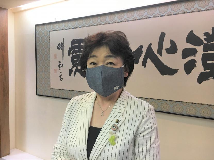 郡市長が仙台×総社デニムマスクを着用