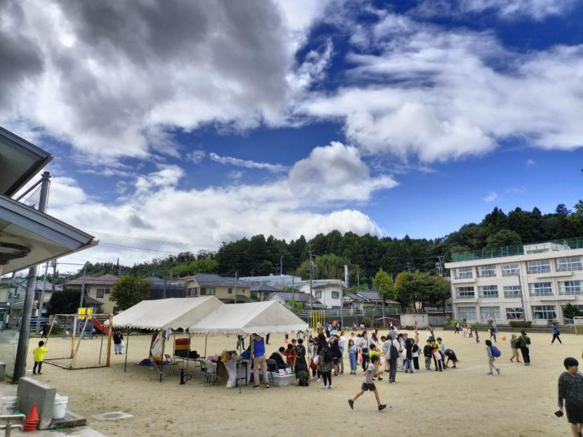 地域学校協働活動　国見小小萩まつりの様子