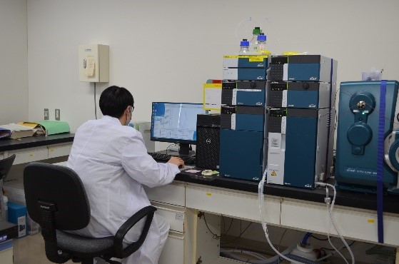 高速液体クロマトグラフ質量分析装置