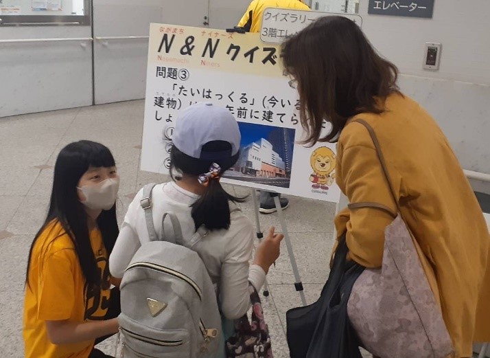 クイズラリーの問題を説明する様子2