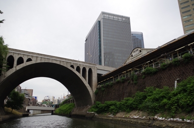 聖橋と神田川の写真