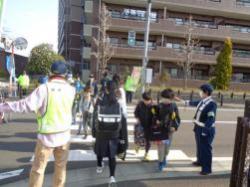 古城小学校前交差点におけるキャンペーンの様子2