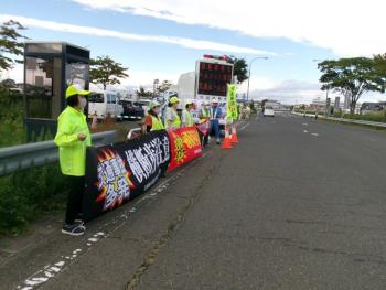 今泉インターチェンジ前におけるキャンペーンの様子1